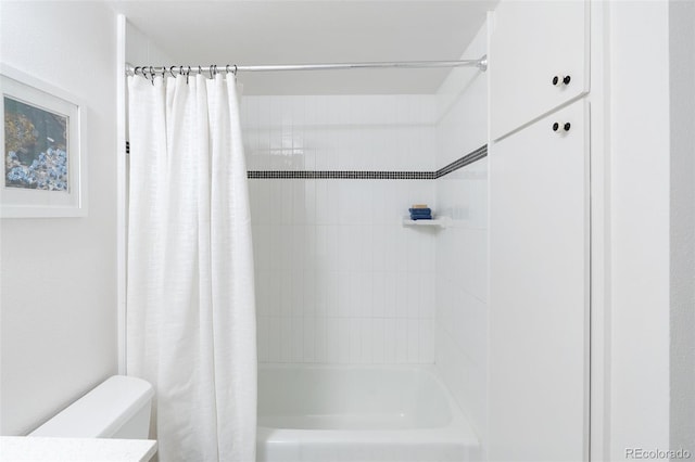 bathroom featuring shower / bathtub combination with curtain and toilet