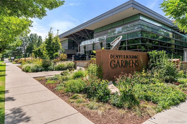 view of community / neighborhood sign