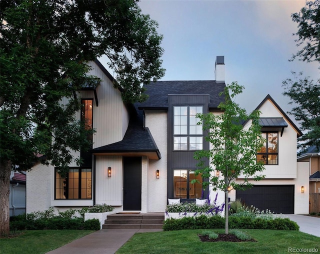 view of front facade featuring a garage and a lawn