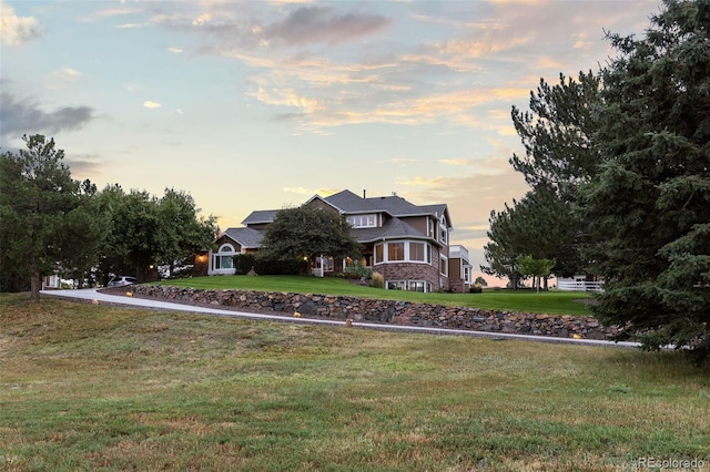 view of front facade with a lawn