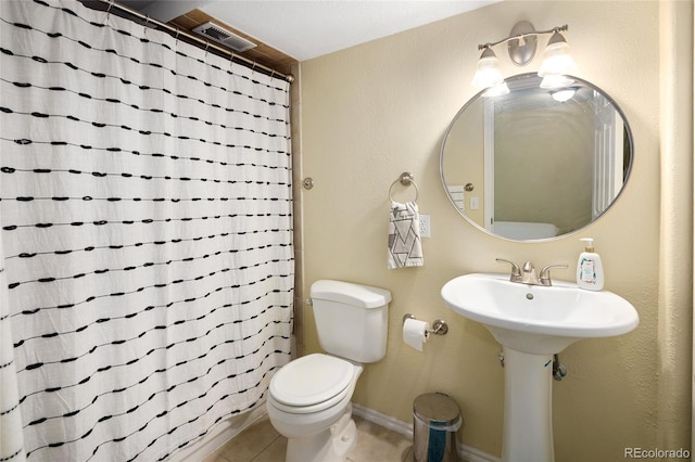 bathroom featuring a shower with shower curtain, tile patterned flooring, visible vents, and toilet