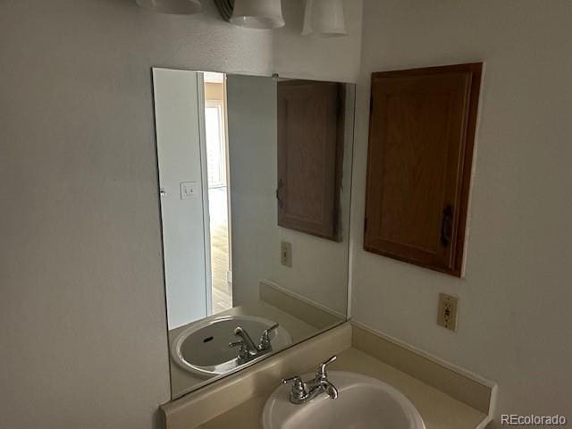 bathroom with sink