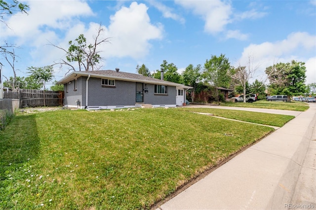 single story home featuring a front lawn