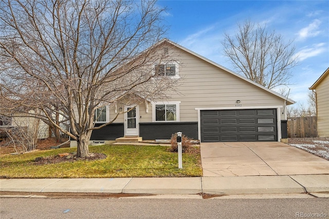 view of front of property with a front yard