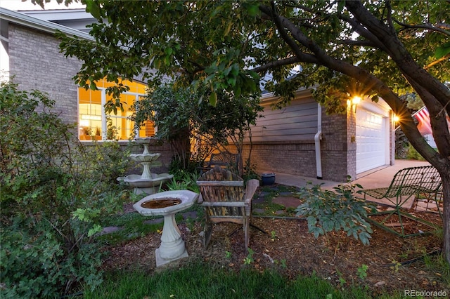 view of yard with a garage