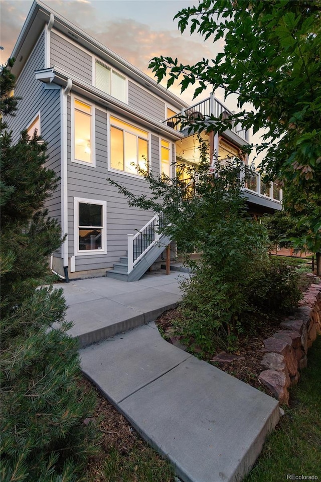 view of front of home featuring a patio