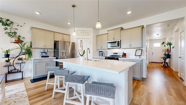 13488 Wabash St, Thornton, CO 80602 - kitchen with stainless steel appliances, a sink, a kitchen breakfast bar, backsplash, and recessed lighting