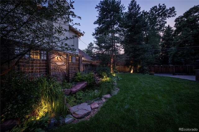 view of yard at dusk