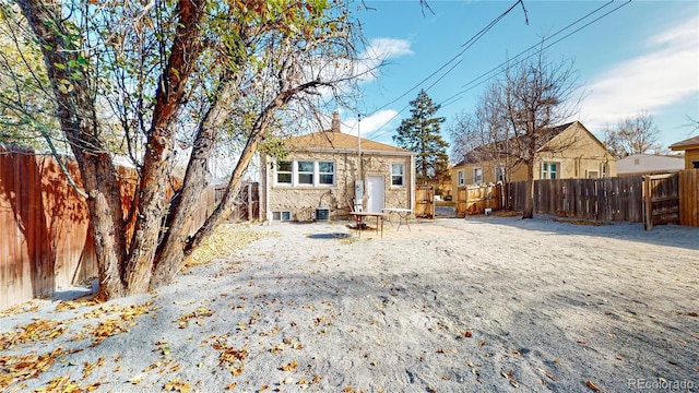 view of front of property with a fenced backyard