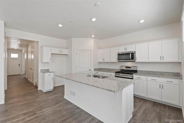 18126 Coppermallow Trl, Parker, CO 80134 - kitchen featuring stainless steel appliances, white cabinets, dark wood finished floors, a kitchen island with sink, and recessed lighting
