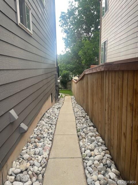 9758 Red Oakes Dr, Highlands Ranch, CO 80126 - view of side of property
