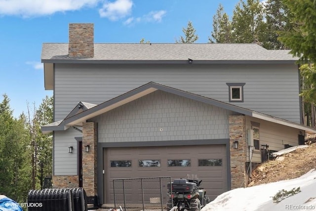 view of front facade with a garage