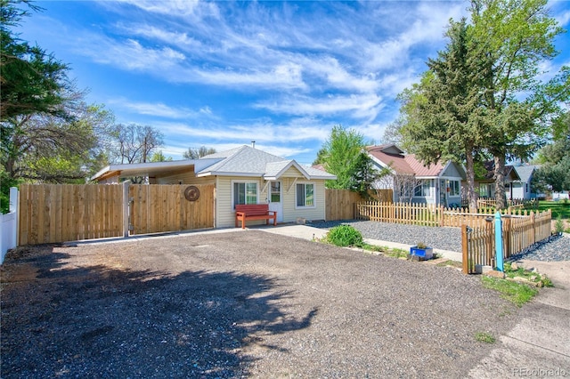 view of front of home with a fenced front yard