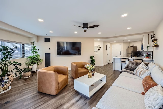 living area with recessed lighting, dark wood-style flooring, ceiling fan, and baseboards