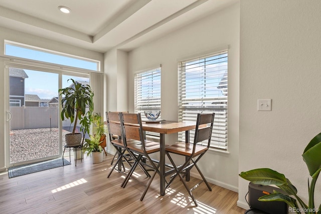 dining area with recessed lighting, plenty of natural light, light wood-style flooring, and baseboards