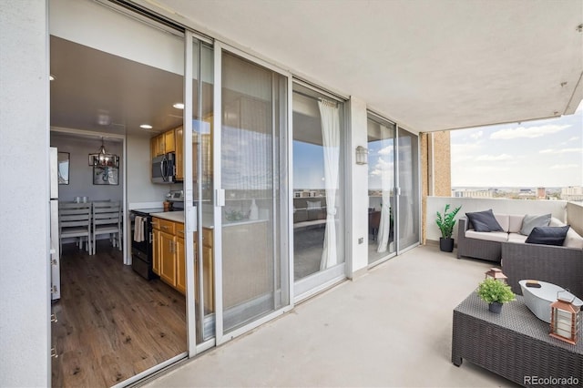 balcony featuring an outdoor hangout area