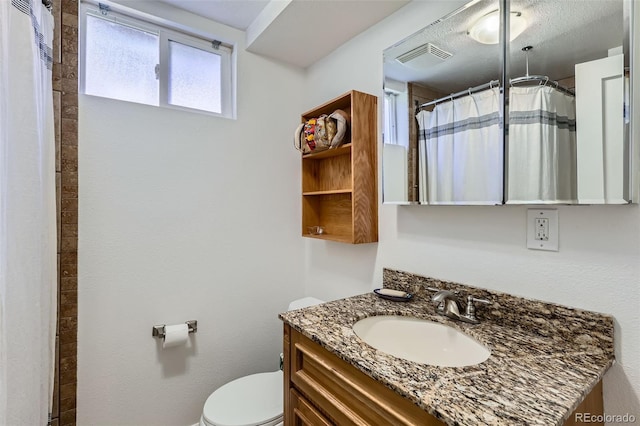 bathroom with toilet, a shower with shower curtain, and vanity