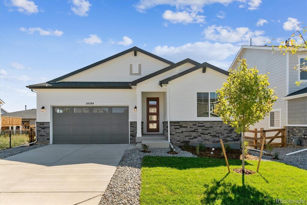 view of front facade with a garage and a front lawn