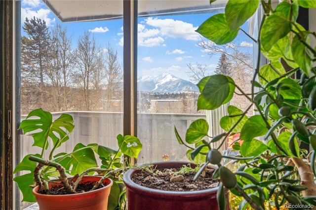 interior details featuring a mountain view