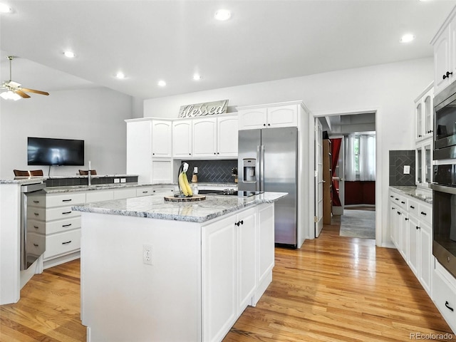 kitchen featuring stainless steel appliances, a center island, light wood-style flooring, a ceiling fan, and recessed lighting