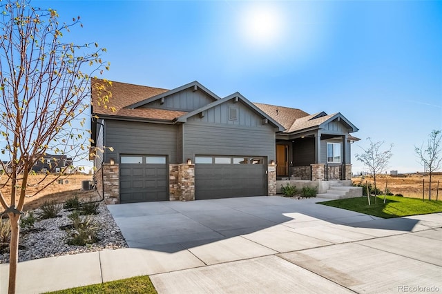 craftsman house featuring a garage