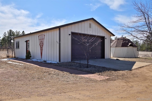 view of outdoor structure featuring an outbuilding