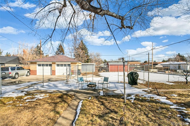 view of yard featuring an outbuilding and a garage