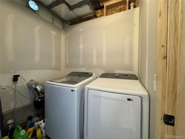 laundry area featuring laundry area and independent washer and dryer