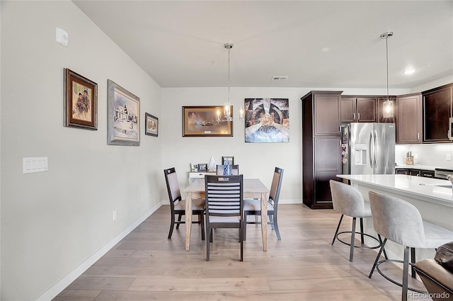 dining space featuring visible vents, baseboards, an inviting chandelier, recessed lighting, and light wood-type flooring