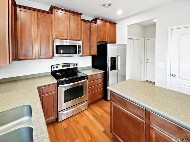 kitchen with visible vents, light wood-style flooring, appliances with stainless steel finishes, light countertops, and recessed lighting