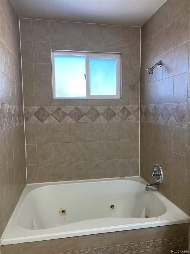 bathroom featuring tiled shower / bath