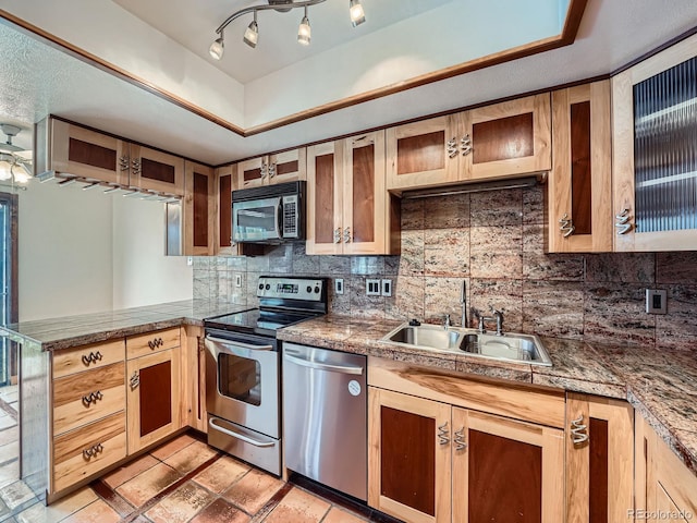 4032 S Atchison Way, Aurora, CO 80014 - kitchen featuring stainless steel appliances, a peninsula, glass insert cabinets, and backsplash
