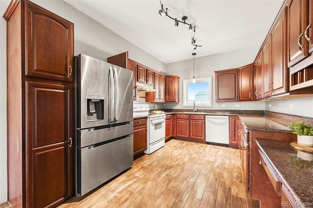 224 Lakeview Forest Hts, Florissant, CO 80816 - kitchen featuring white appliances, a sink, under cabinet range hood, dark stone counters, and light wood finished floors