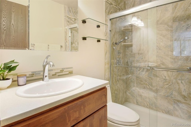 6505 Kalua Rd Unit 104B, Boulder, CO 80301 - full bath with a tile shower, toilet, vanity, and decorative backsplash