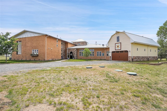 view of yard featuring a garage