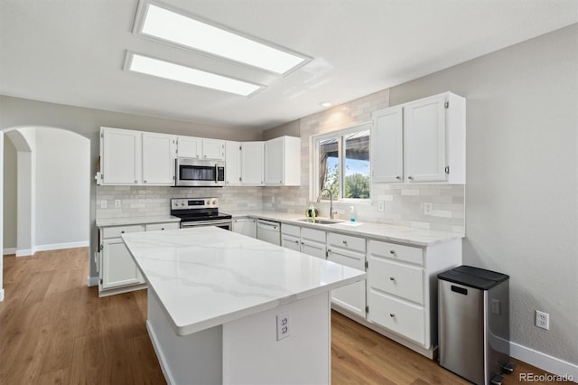 1462 Marigold Dr, Lafayette, CO 80026 - kitchen featuring stainless steel appliances, a sink, tasteful backsplash, and a kitchen island