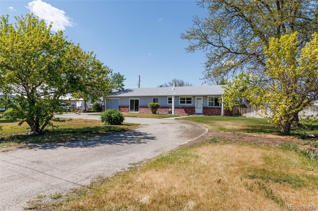 14347 E 134th Ave, Brighton, CO 80601 - ranch-style house with brick siding, driveway, and a front lawn