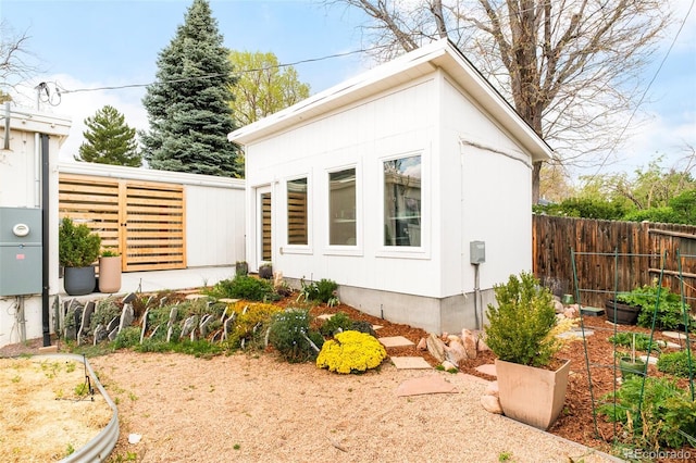 1884 S Ivy St, Denver, CO 80224 - view of side of home with fence
