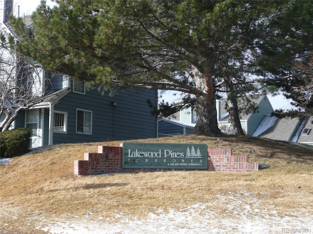 view of community / neighborhood sign