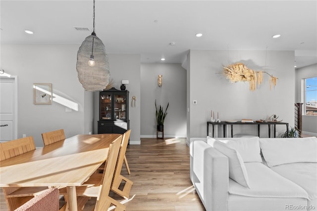 dining space featuring recessed lighting, visible vents, baseboards, and light wood-style floors