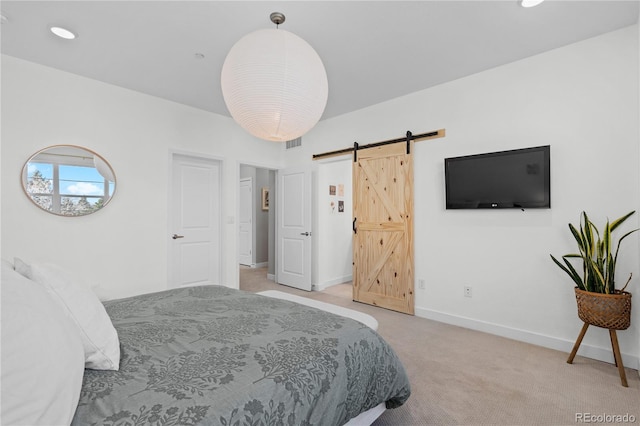 carpeted bedroom with recessed lighting, a barn door, baseboards, and visible vents