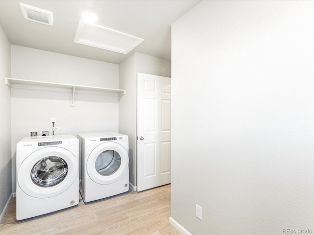 washroom with light wood-type flooring and independent washer and dryer