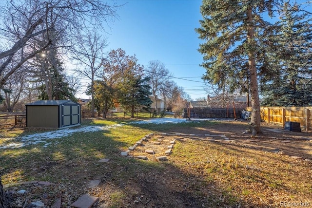 view of yard with a storage shed