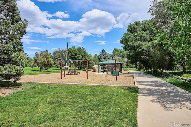 8490 E Davies Pl, Centennial, CO 80112 - community play area with a lawn