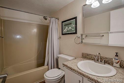 8500 Ryan Gulch Rd Unit 101, Silverthorne, CO 80498 - bathroom with toilet, vanity, and shower / bath combo