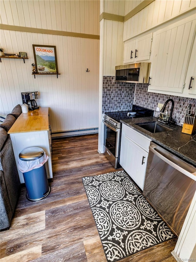 kitchen with tasteful backsplash, dark wood-style floors, stainless steel appliances, a baseboard radiator, and a sink