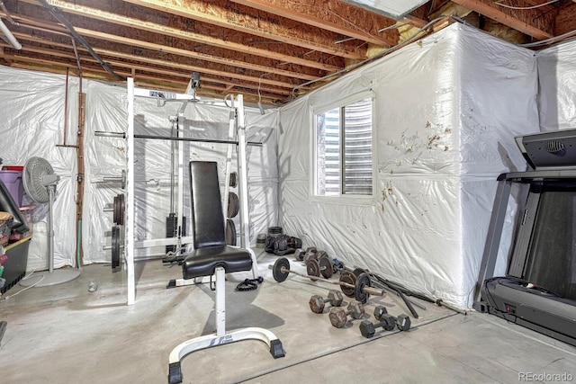 workout room with concrete flooring