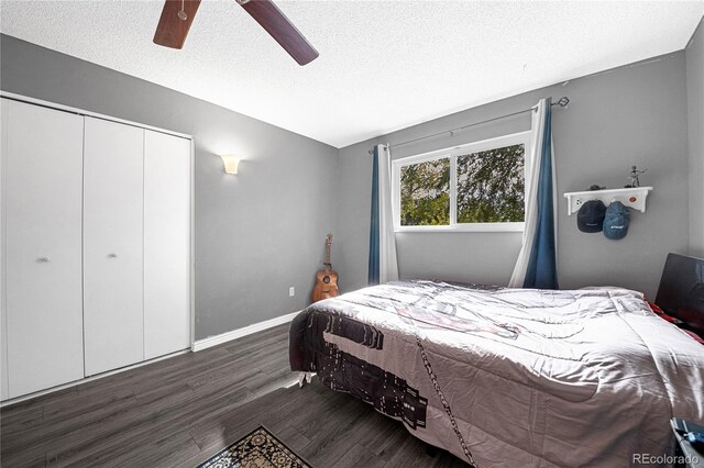 bedroom featuring dark hardwood / wood-style flooring, a closet, a textured ceiling, and ceiling fan