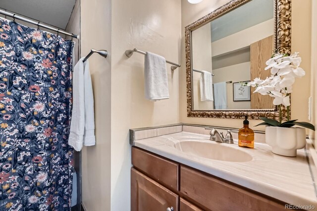 494 Owl Dr Unit 4, Louisville, CO 80027 - full bath featuring vanity and a shower with curtain