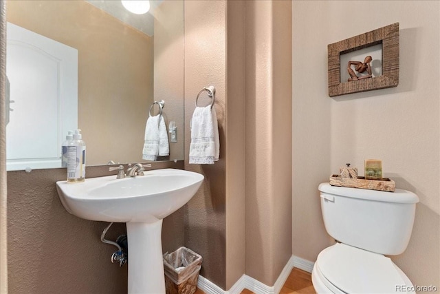 7132 S Tempe Ct, Aurora, CO 80016 - half bath with toilet